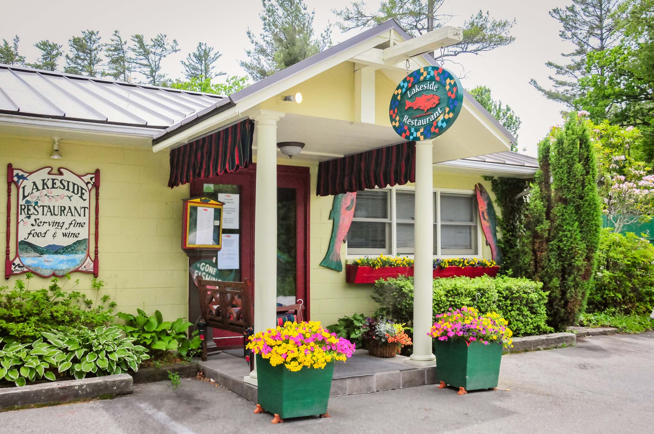 Evenings at Lakeside benefitting the Food Pantry