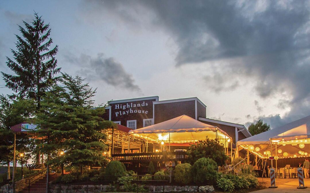 highlands-NC-Highlands-playhouse-night