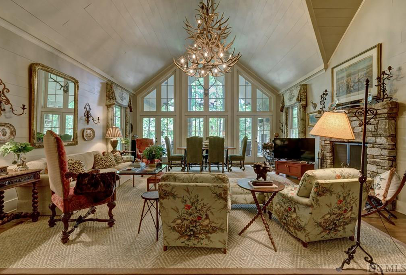 cashiers-nc-real-estate-living-room