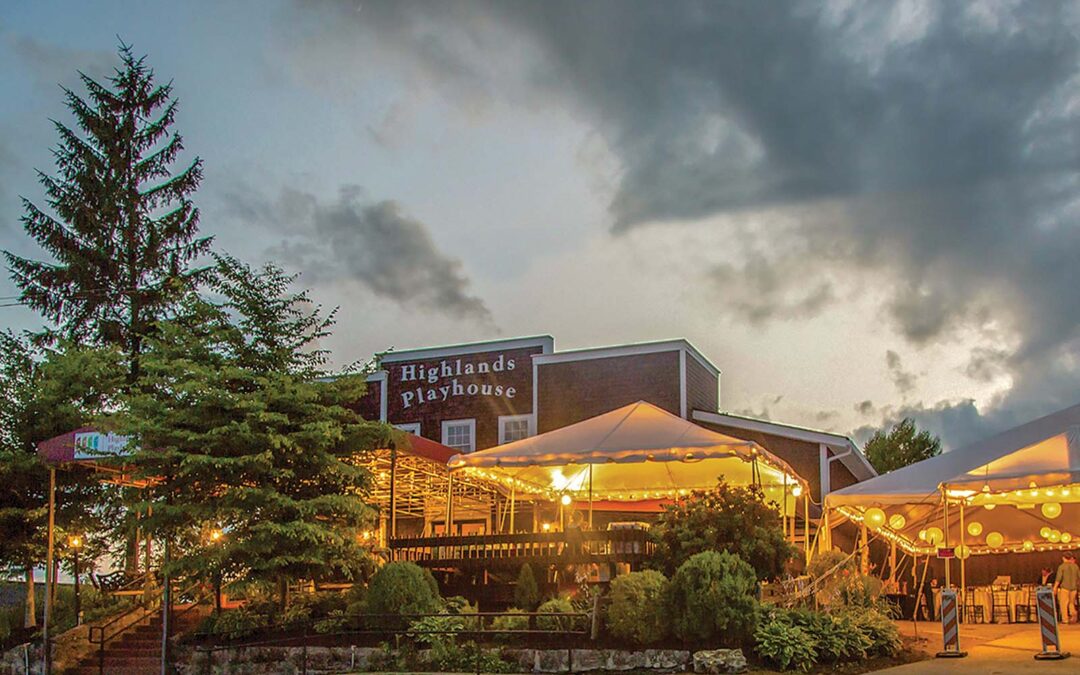 highlands-playhouse-nc-night