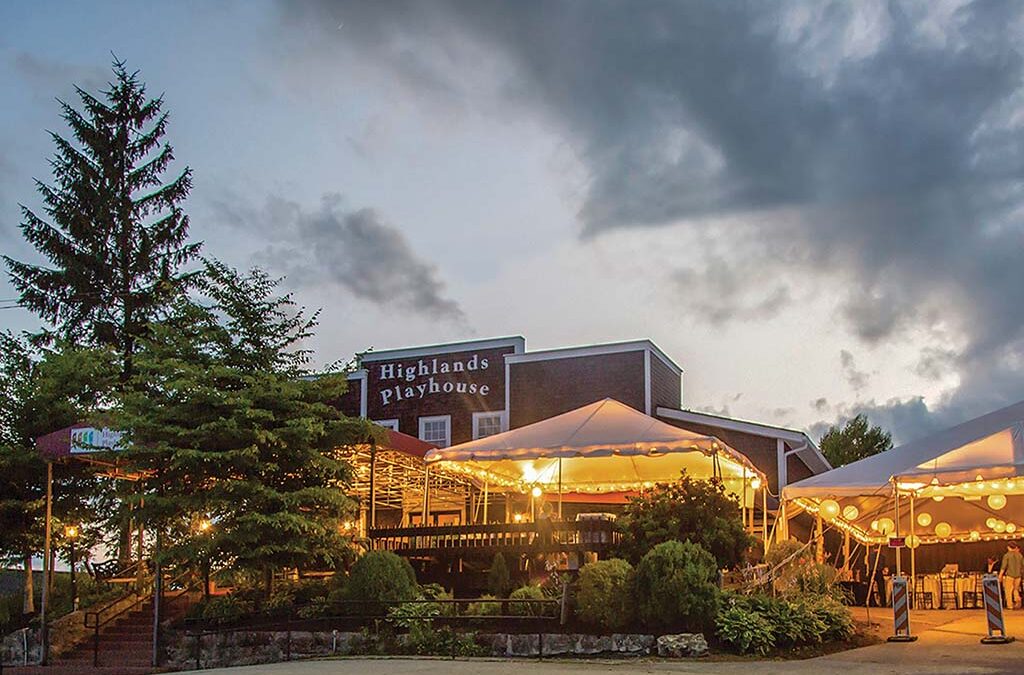 highlands-playhouse-nc-night