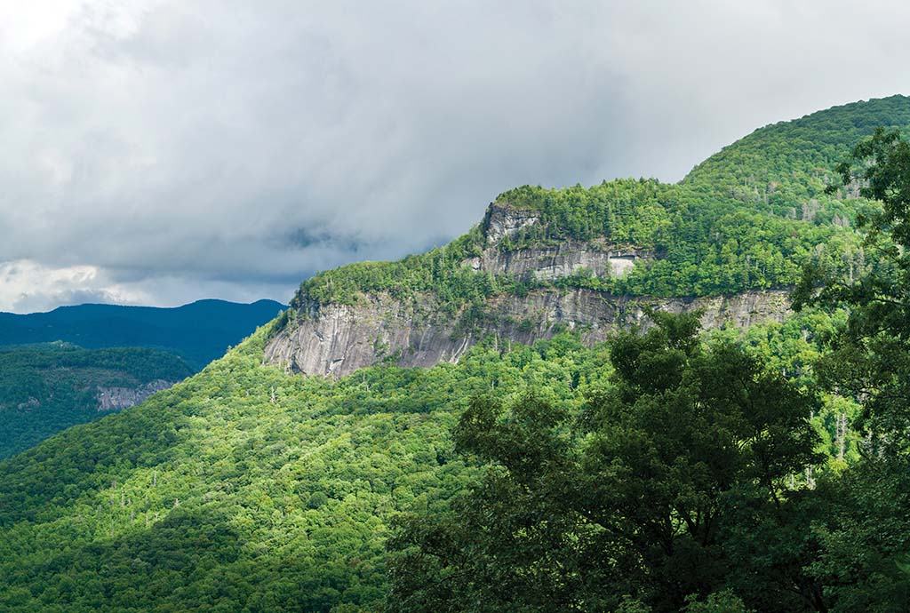 Trail to summit of Whiteside Mountain