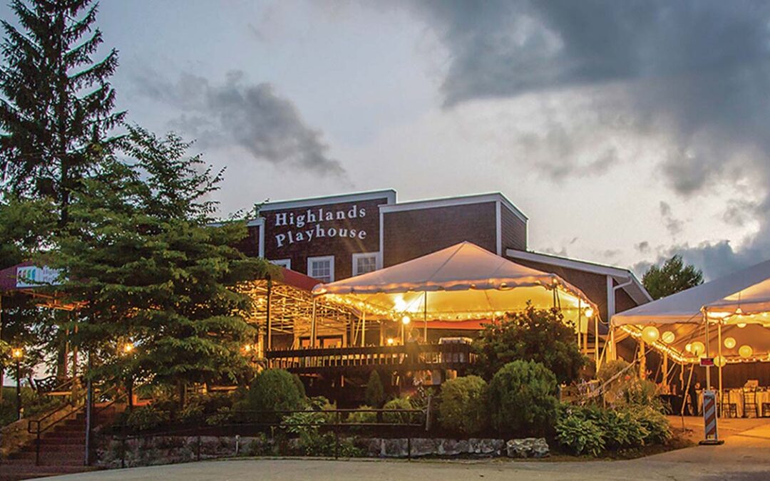 highlands-playhouse-nc-night