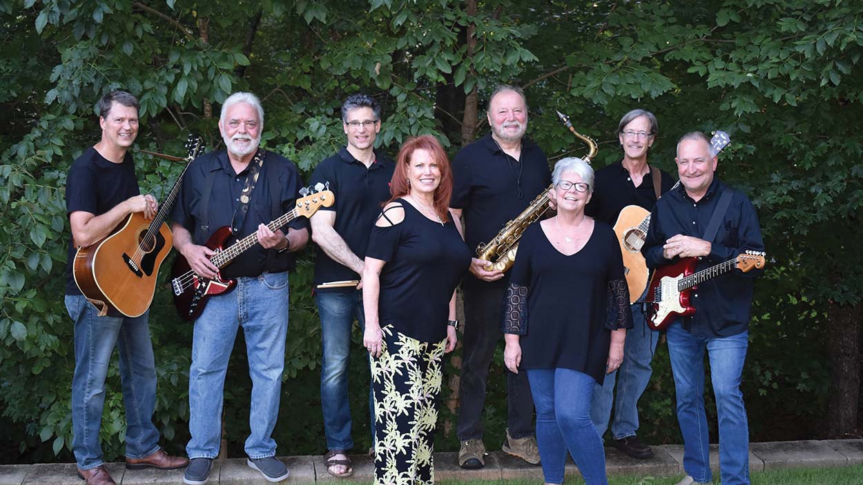 highlands-nc-outside-concerts-full-circle