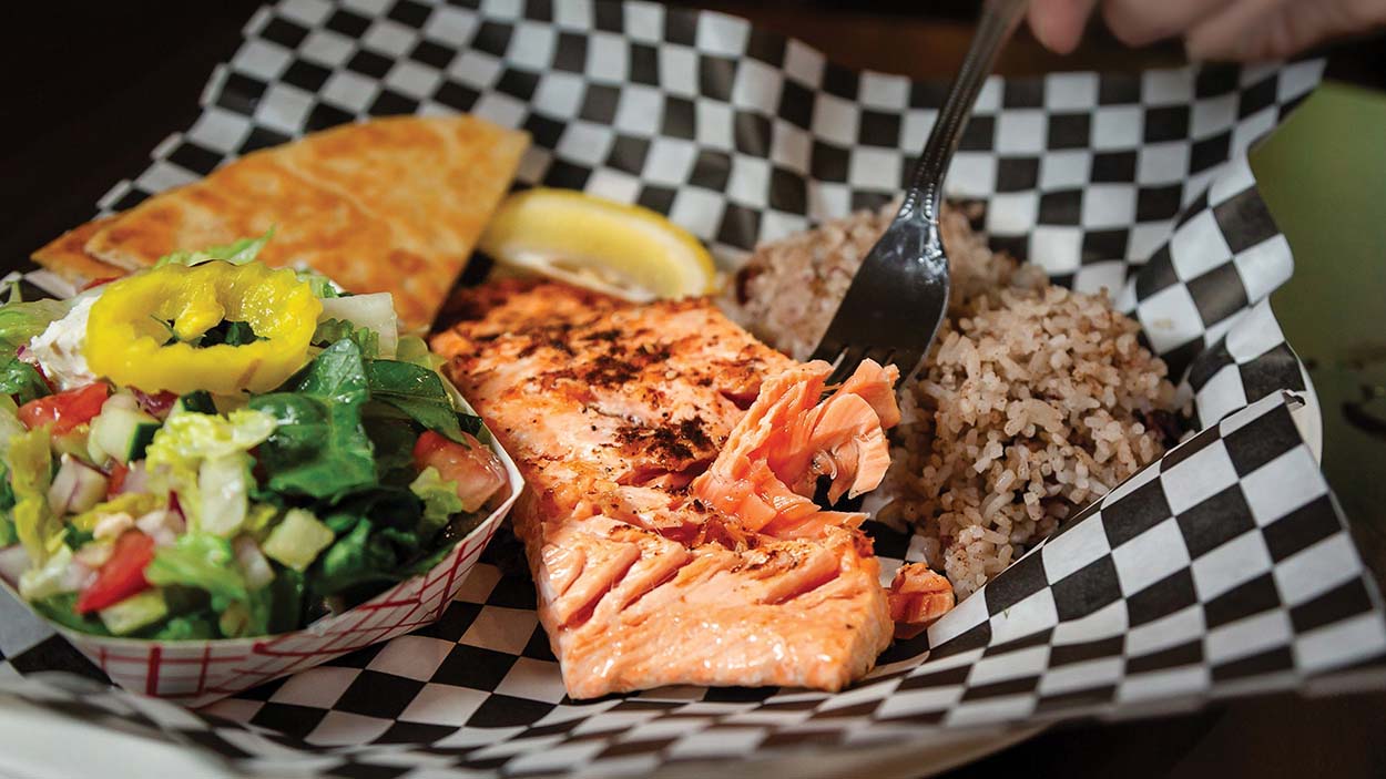 highlands-nc-restaurants-don-leons-salmon