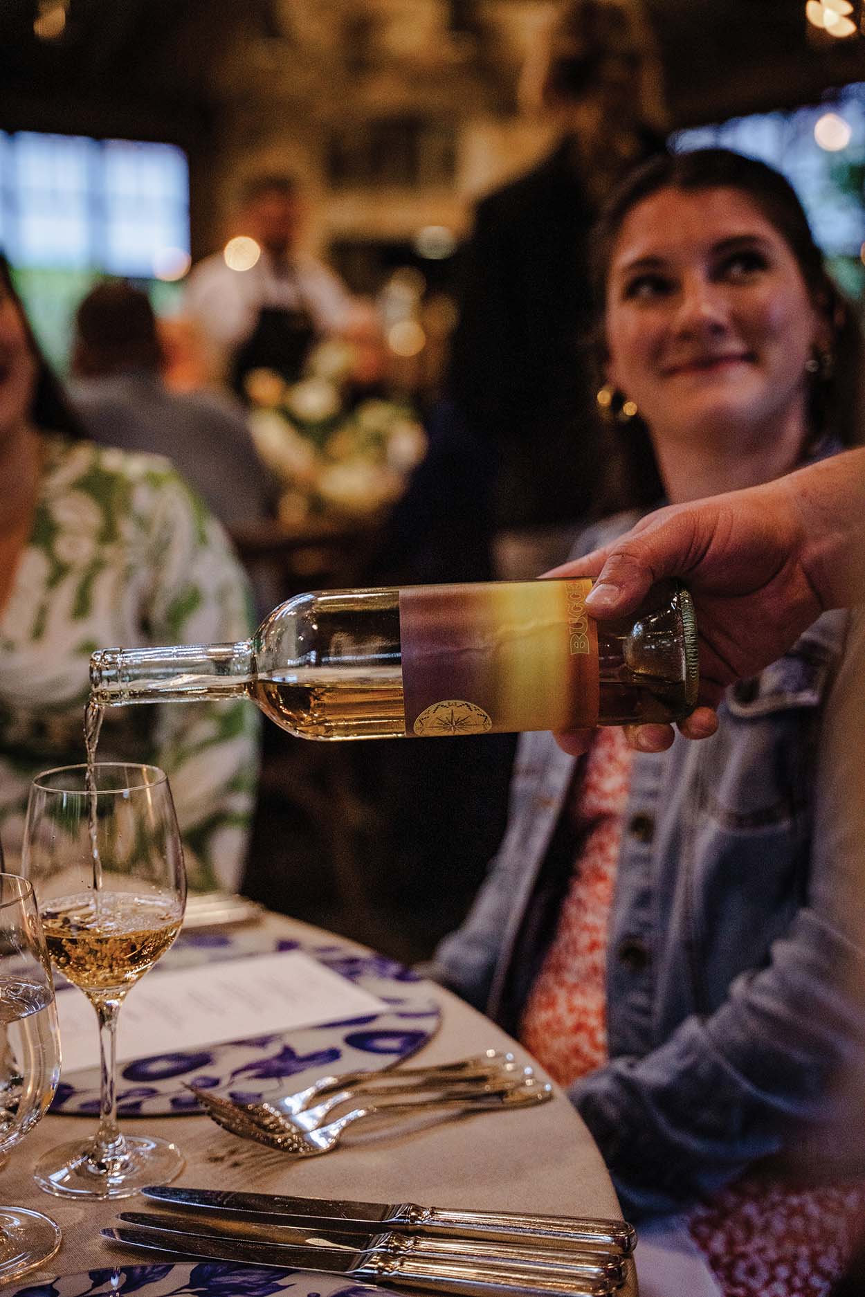 highlands-nc-chef-dinner-wine-pour