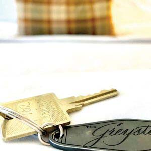 lake-toxaway-greystone-inn-bed-keys