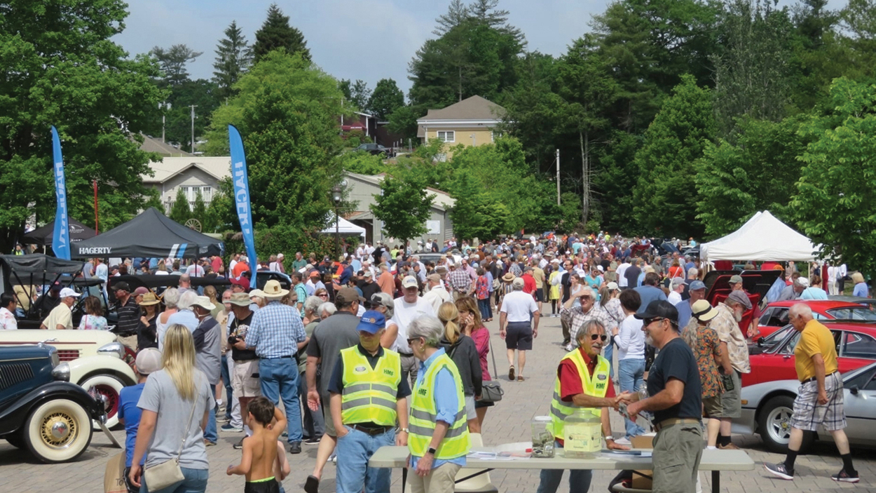 highlands-nc-motoring-festival-crowd