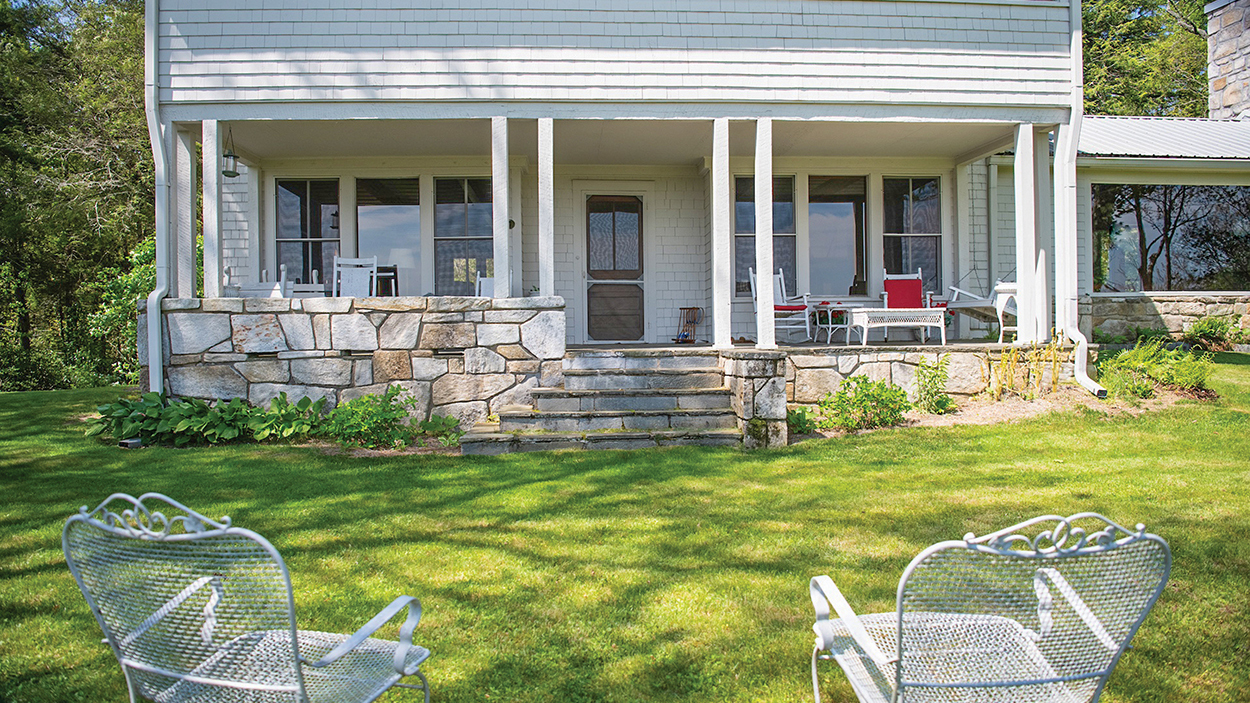 highlands-nc-whiteside-historic-home-porch