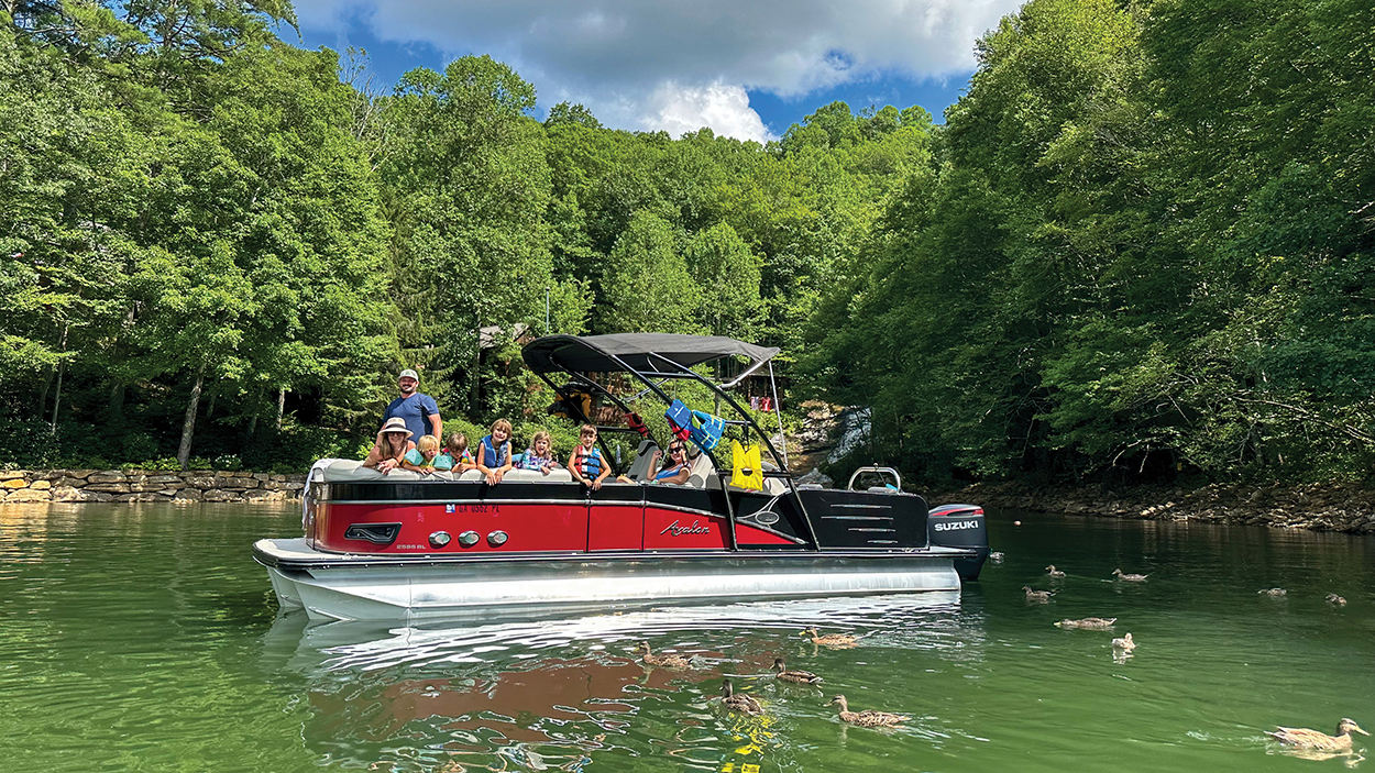 lake-glenville-Tocami-family-boat