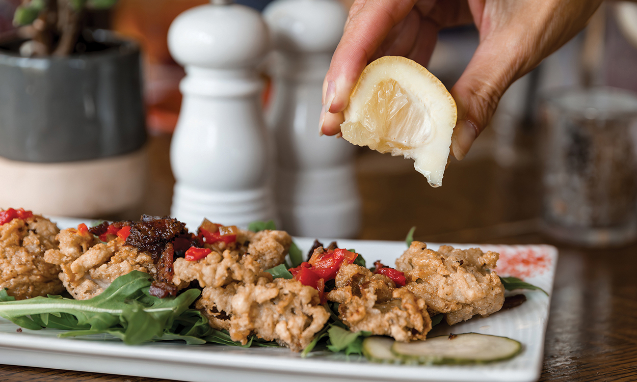 highlands-nc-dining-lakeside-oysters