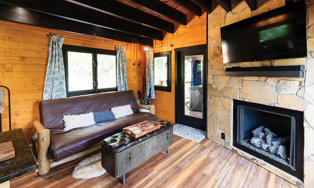 lake-toxaway-mereki-escape-living-room