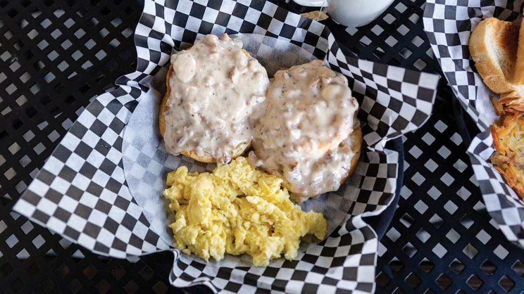 highlands-nc-breakfast-don-leons-gravy