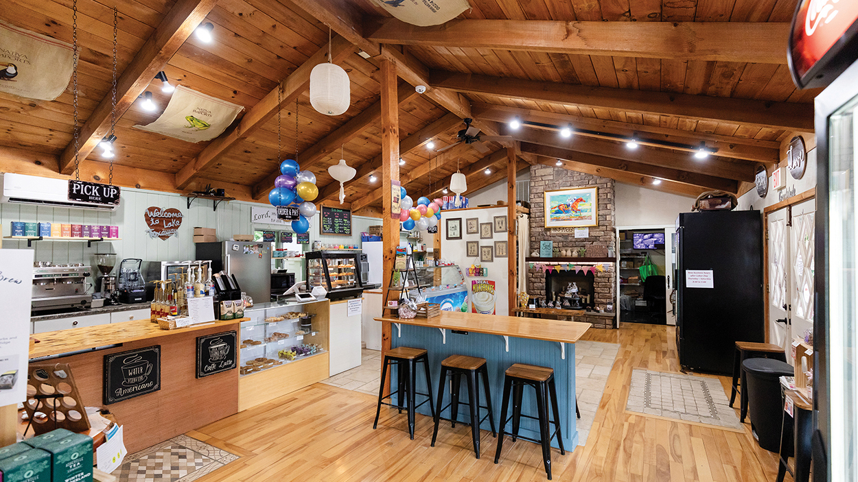 lake-toxaway-sweetwater-cafe-interior