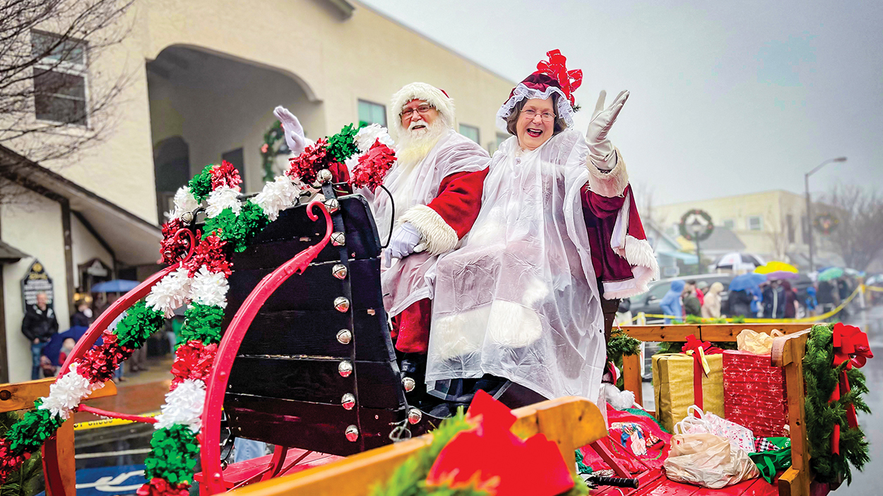 highlands-nc-christmas-parade-mr-mrs-clause