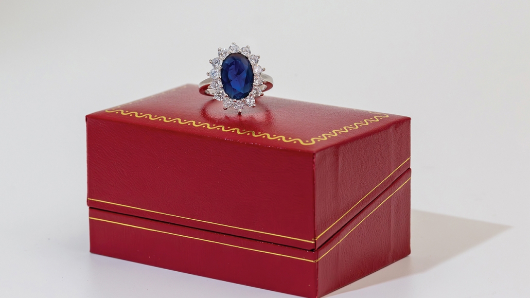 highlands-nc-shopping-celebrity-collections-sapphire