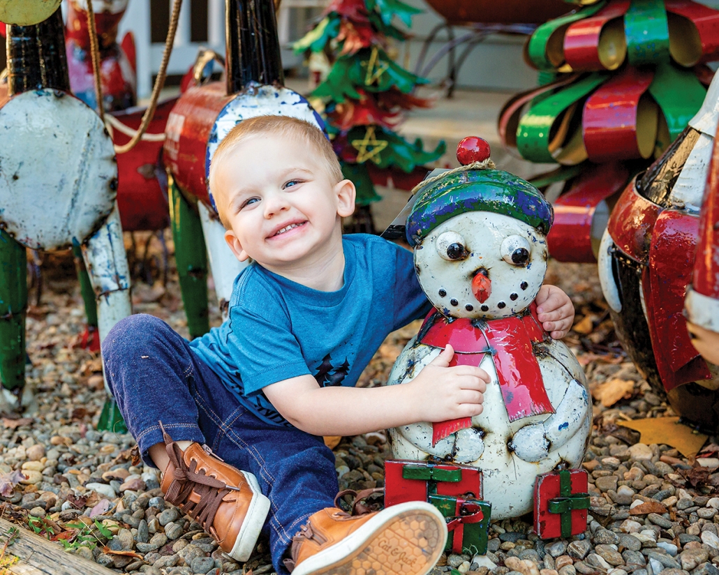 highlands-nc-shopping-molly-grace-kid-snowman