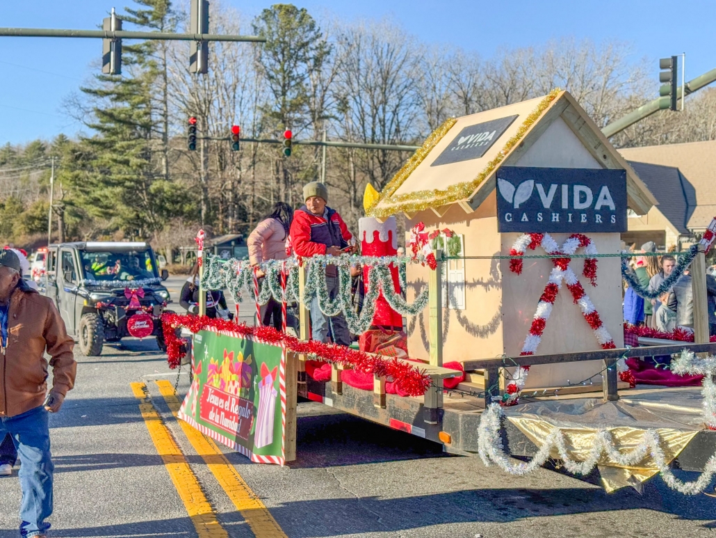 cashiers-nc-christmas-parade-award-winners-.Iglesia-Cristiana-1