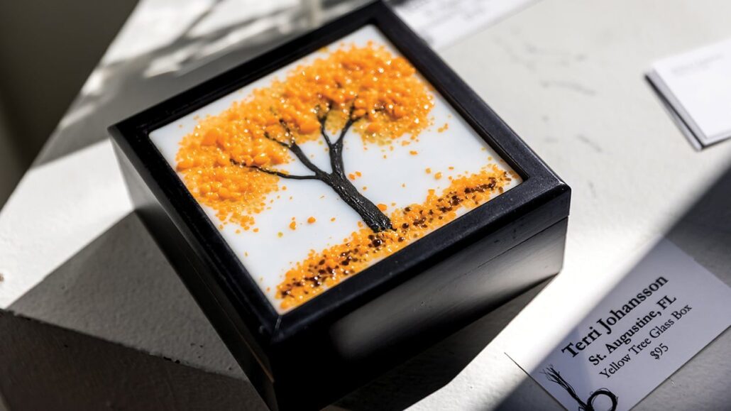 highlands-nc-sothebys-art-tree-box