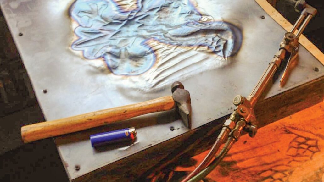 Artist-Robert-Noelke-creating