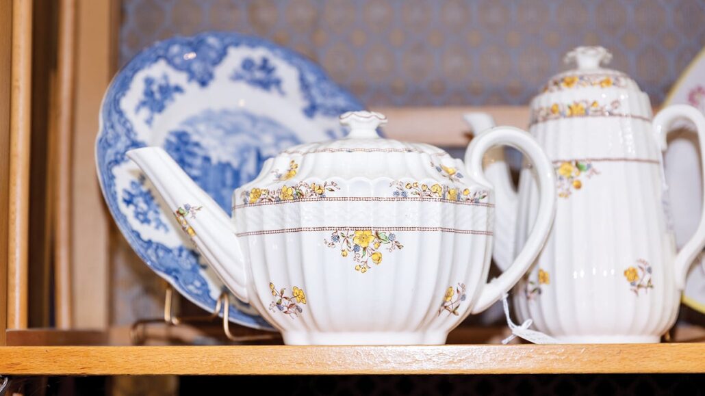 highlands-nc-antiques-mirror-lake-teapot