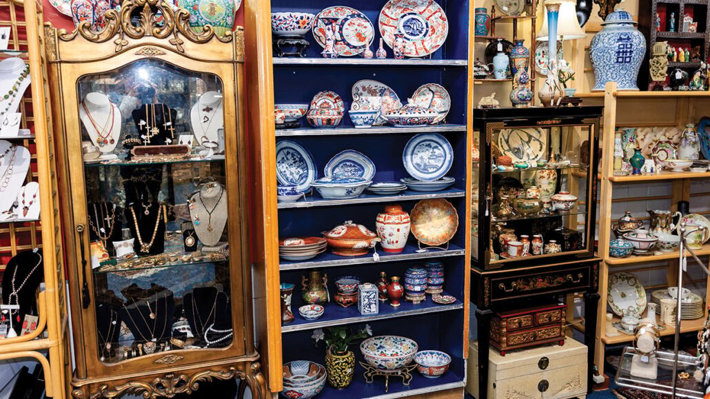 highlands-nc-antiques-mirror-lake-wall