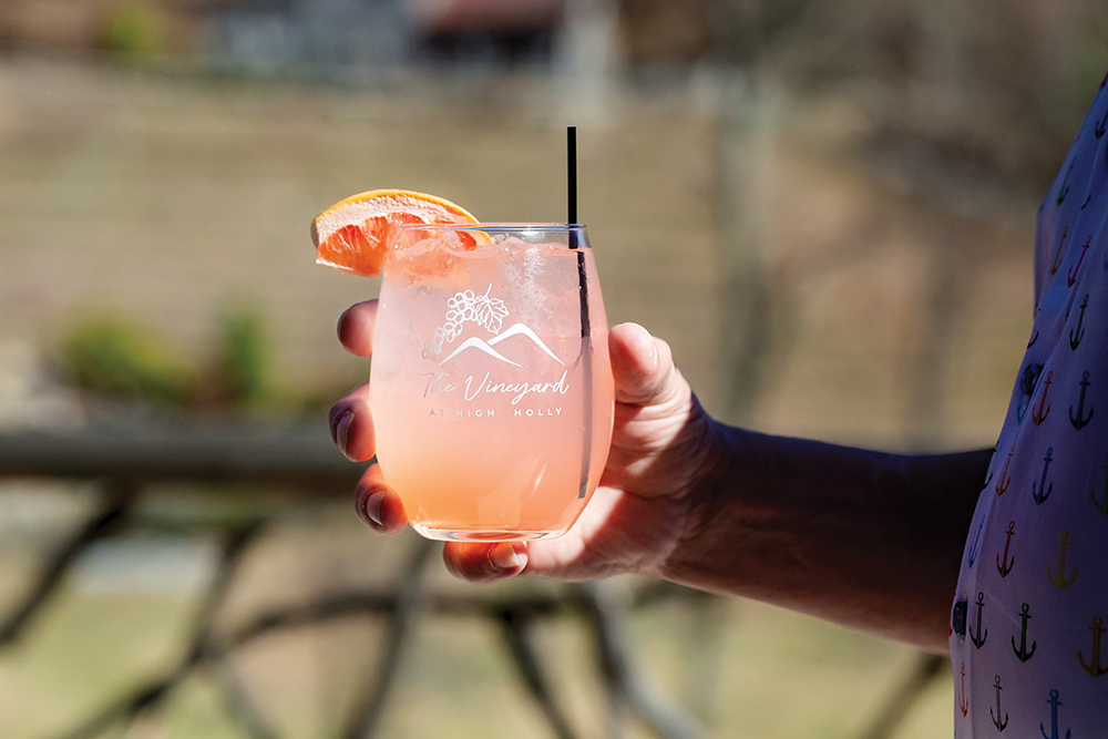 highlands-nc-dining-vineyard-high-holly-cocktail