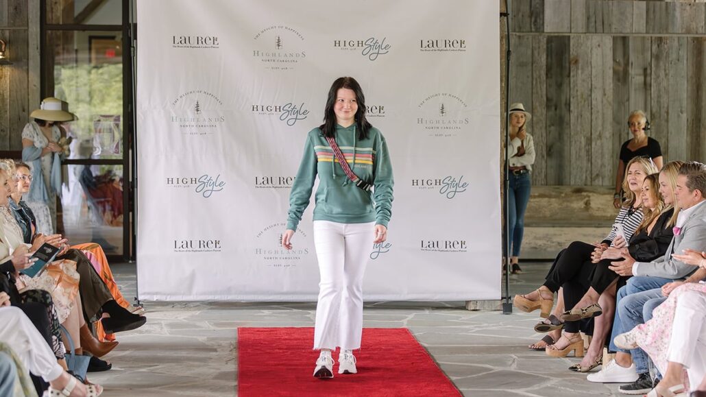 highlands-nc-shopping-bear-mountain-front