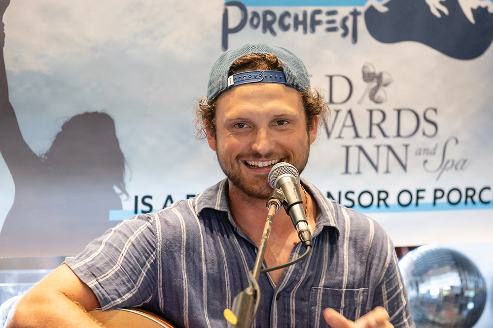 highlands-nc-cle-porchfest-big-smile