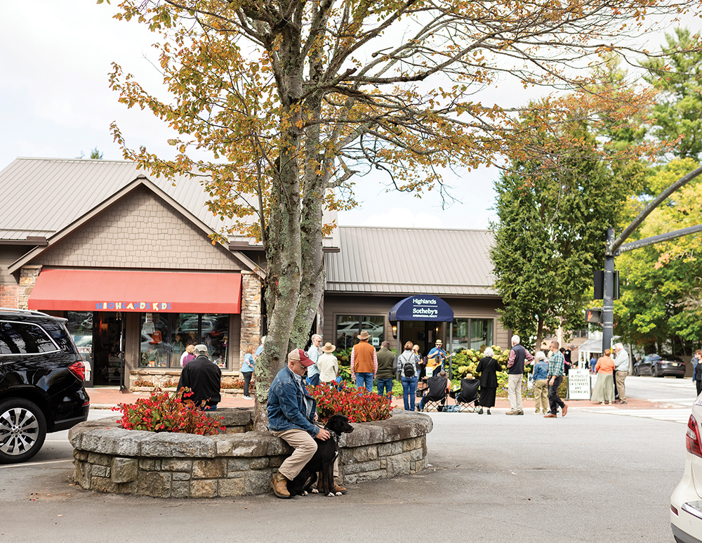 highlands-nc-cle-porchfest-main-street
