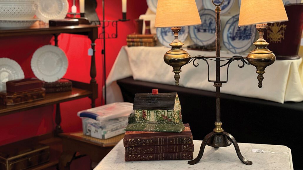 cashiers-nc-antique-show-light