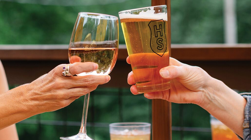 highlands-nc-dining-smokehouse-cheers