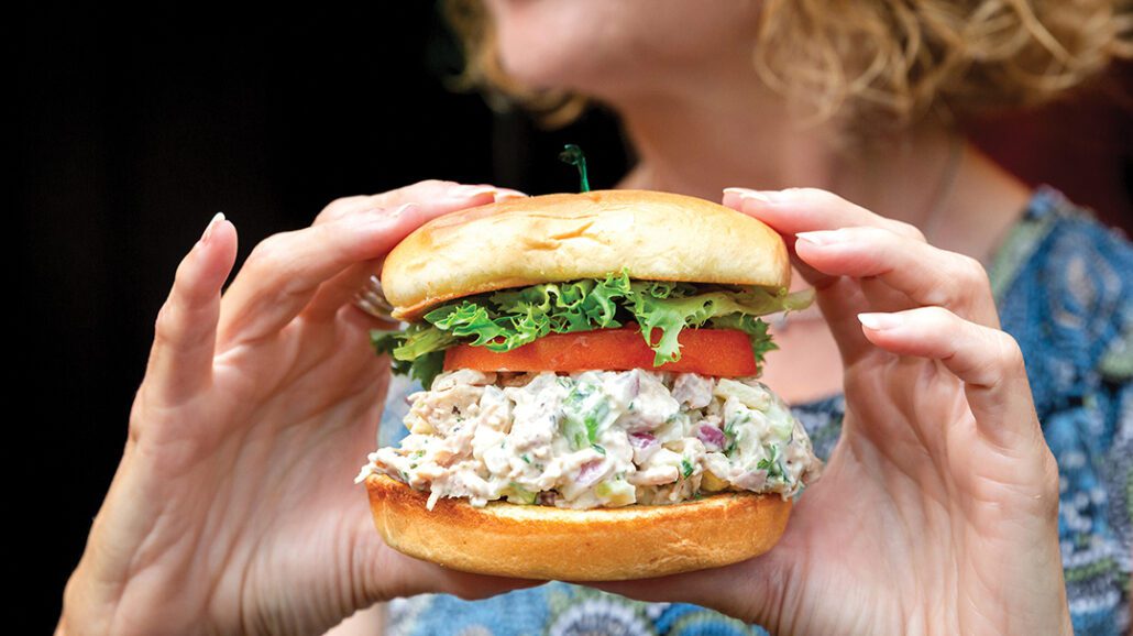 highlands-nc-dining-smokehouse-cheers