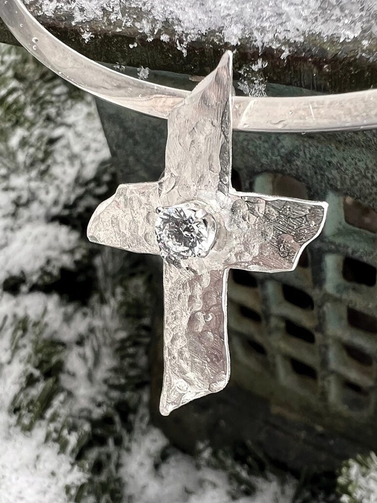 highlands-nc-silver-artist-cross-pendent