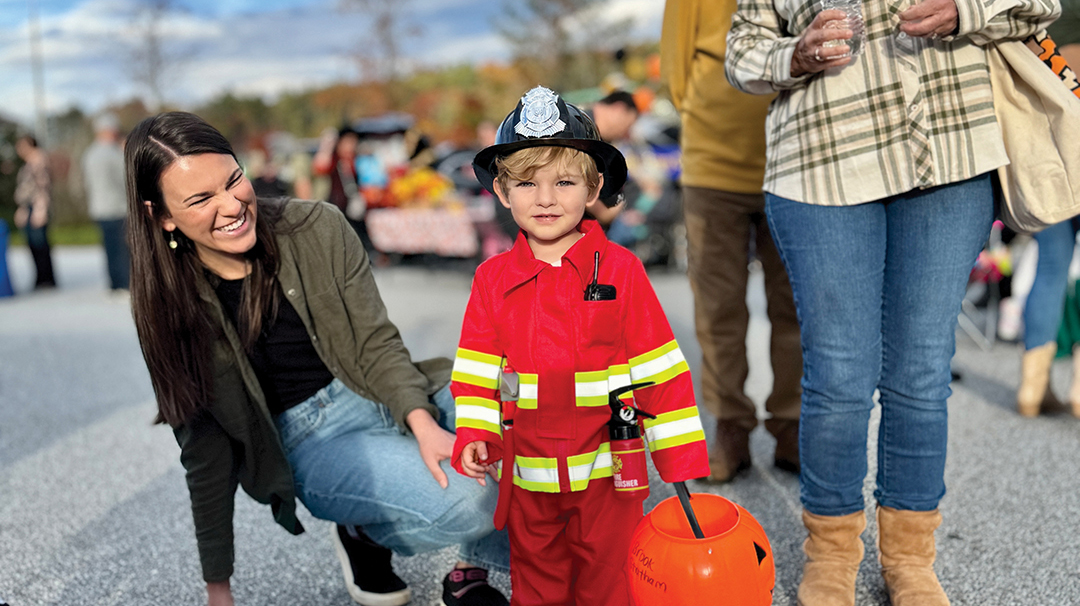 cashiers-nc-halloween-fireman-family