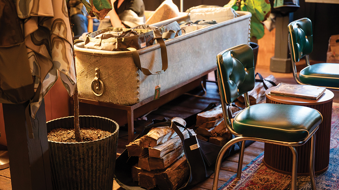 cashiers-nc-resturant-duck-hawk-provisions-wood