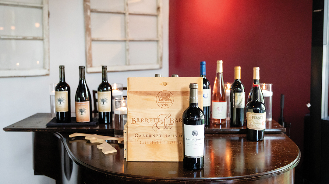 highands-nc-restaurant-on-the-verandah-wine-piano