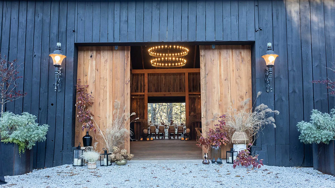 highlands-nc-food-wine-barn-ramble