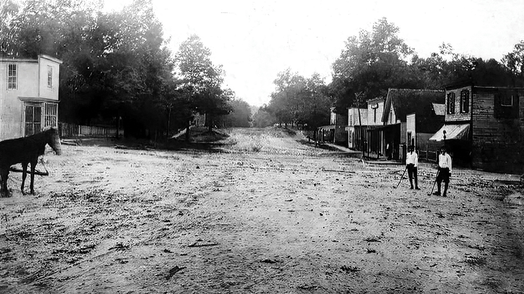 highlands-nc-history-Golf-on-Main-street A