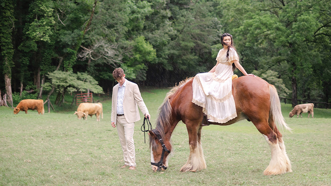highlands-nc-satolah-creek-farm-wedding-bride-groom-horse