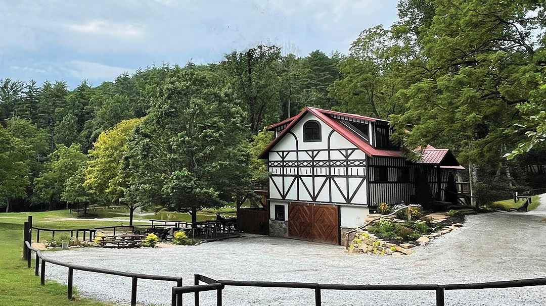 highlands-nc-satolah-creek-farm-wedding-carriage-house