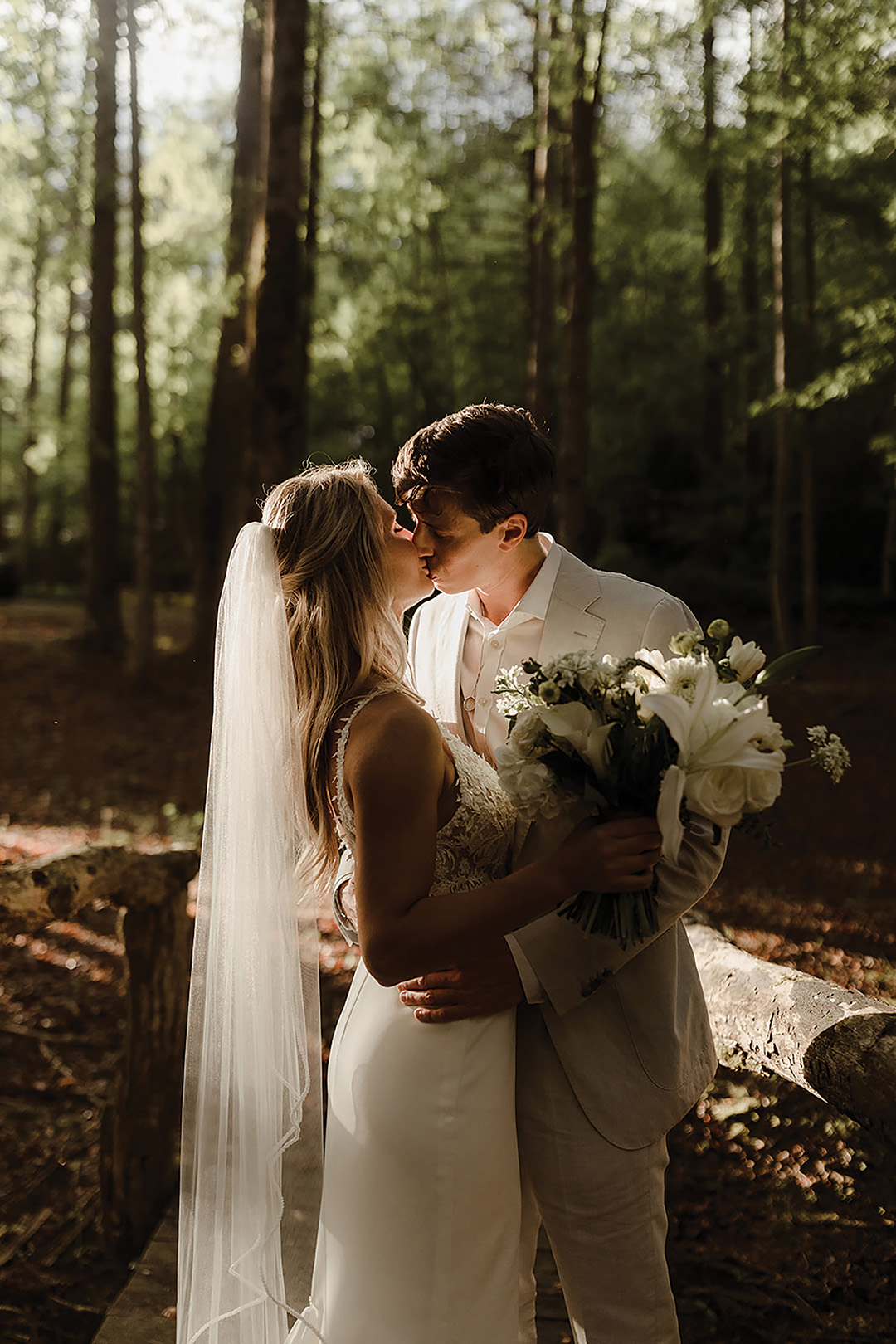 highlands-nc-satolah-creek-farm-wedding-kiss.jpg