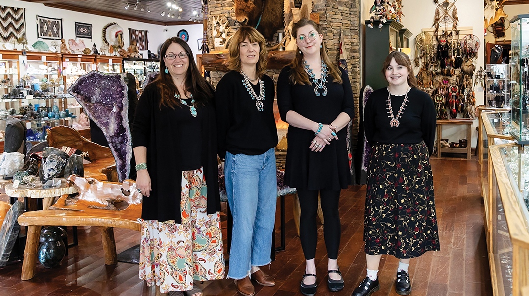 highlands-nc-shopping-silver-eagle-staff