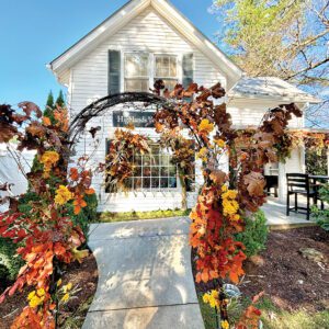 highlands-nc-wine-shoppe-fall-leaves