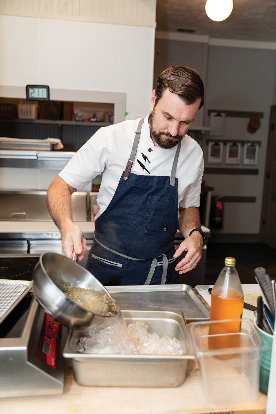 hotel-cashiers-nc-chef-pour