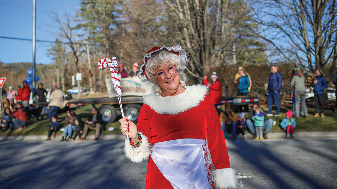 cashiers-nc-christmas-parade-ms-claus