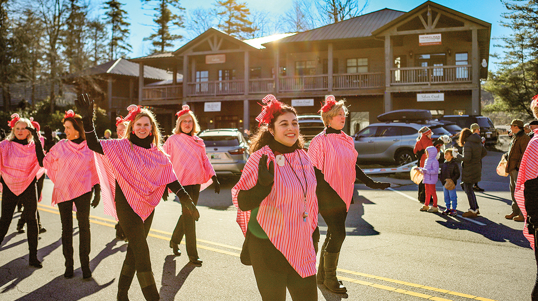 highlands-nc-christmas-parade-dancers