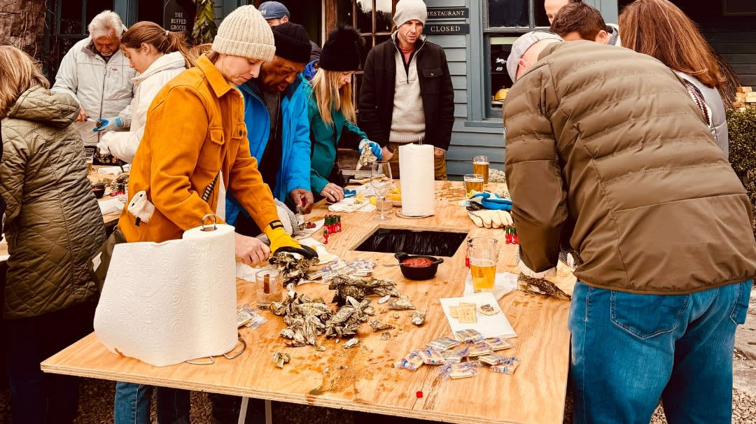 highlands-nc-highlander-mountain-house-oyster-roast-outside