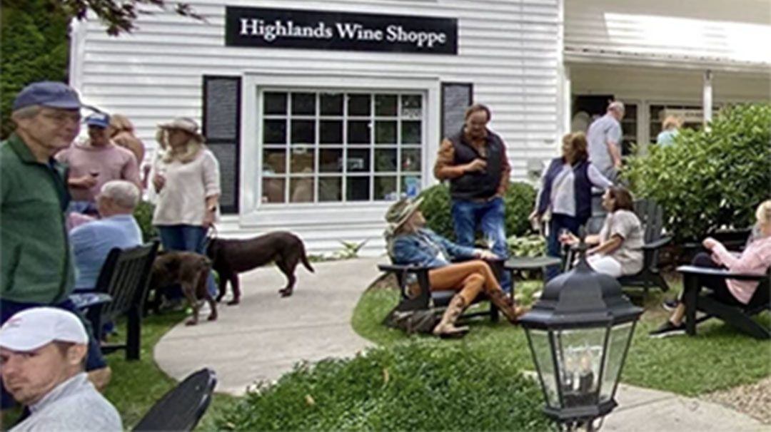 highlands-nc-highlands-wine-shoppe-exterior
