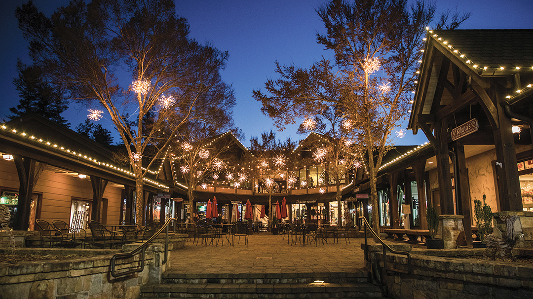 highlands-nc-light-up-main-street-christmas